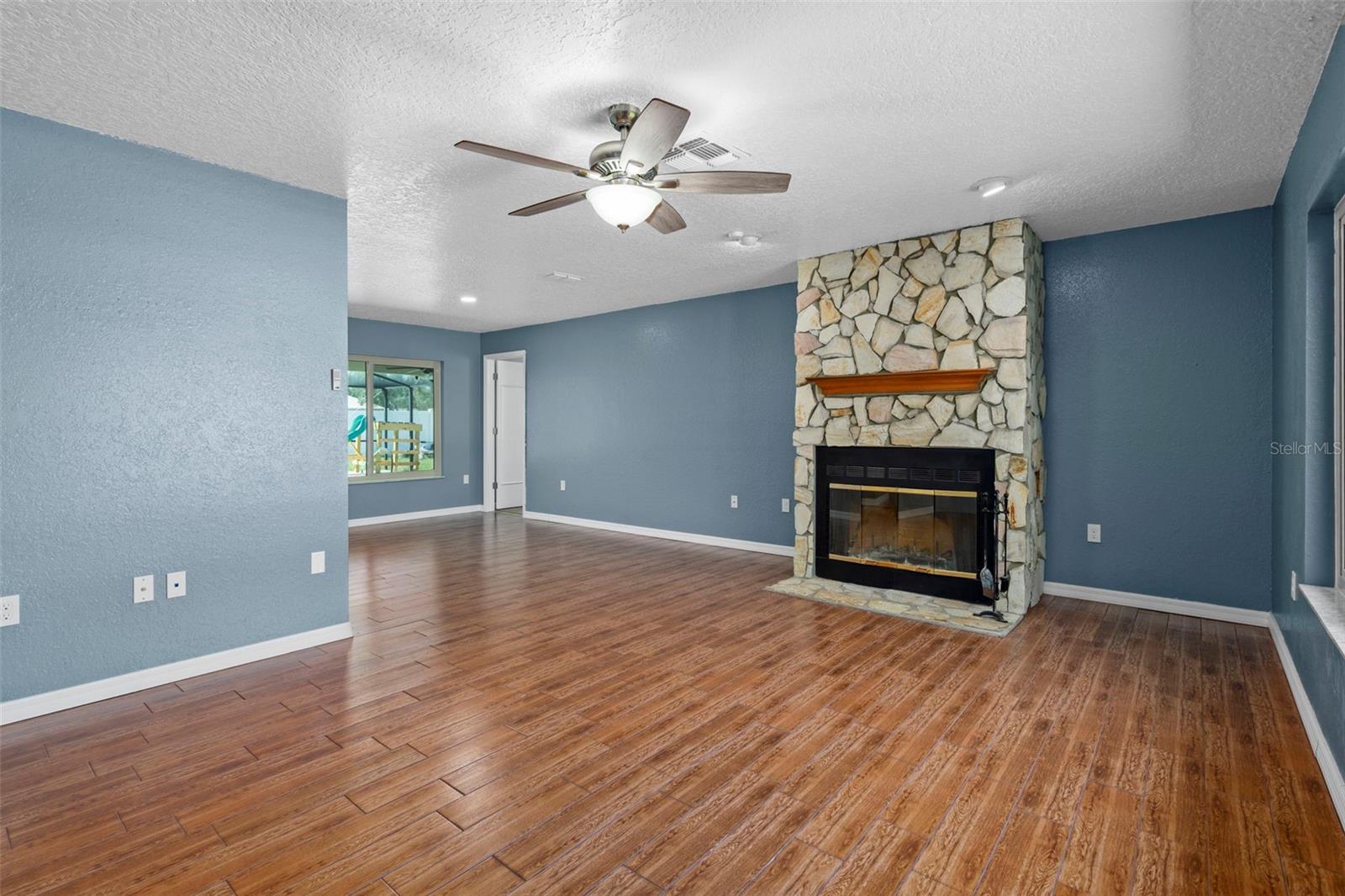 SPRING HILL - Residential