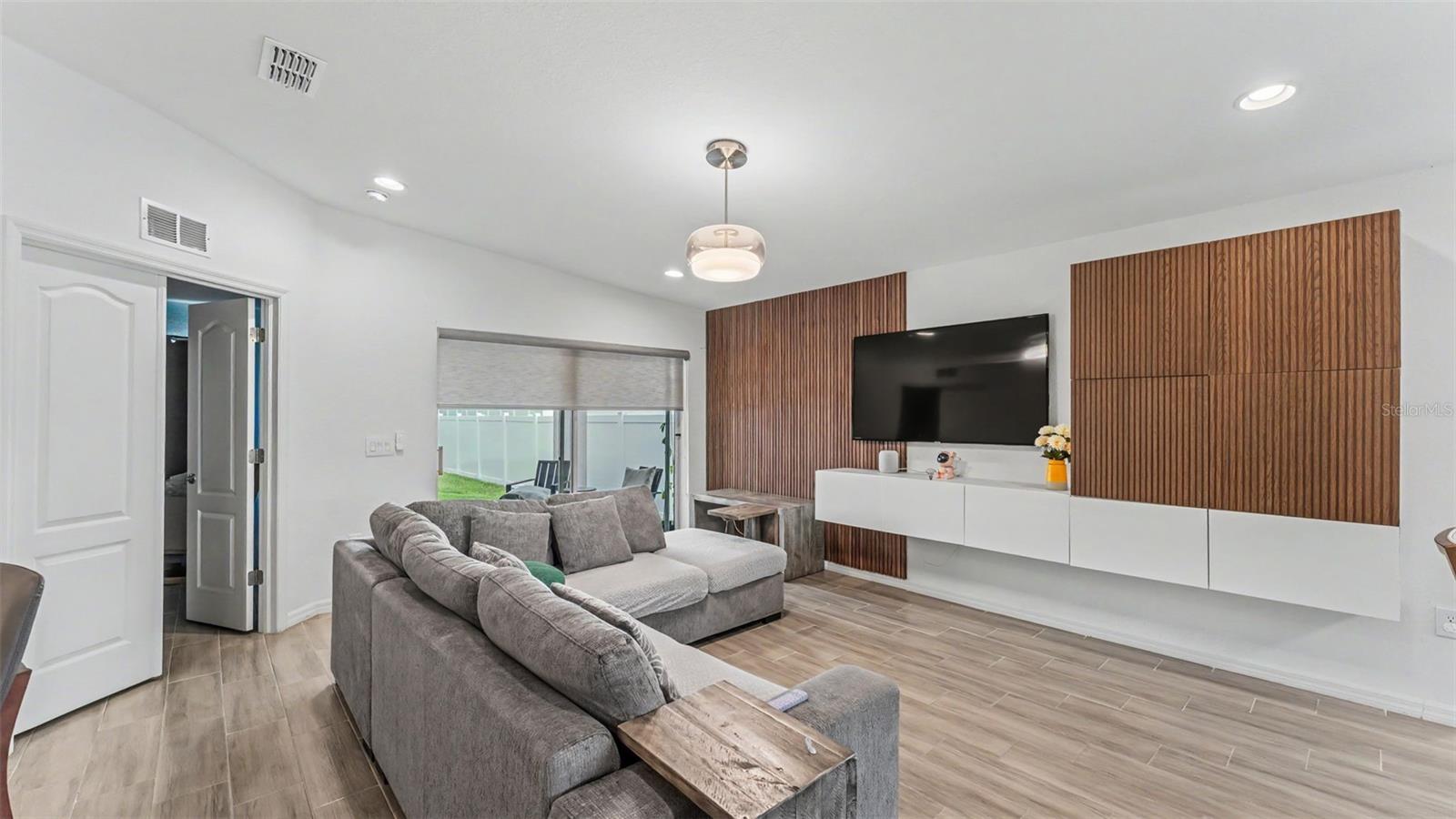 HALLAM PRESERVE WEST J - Residential