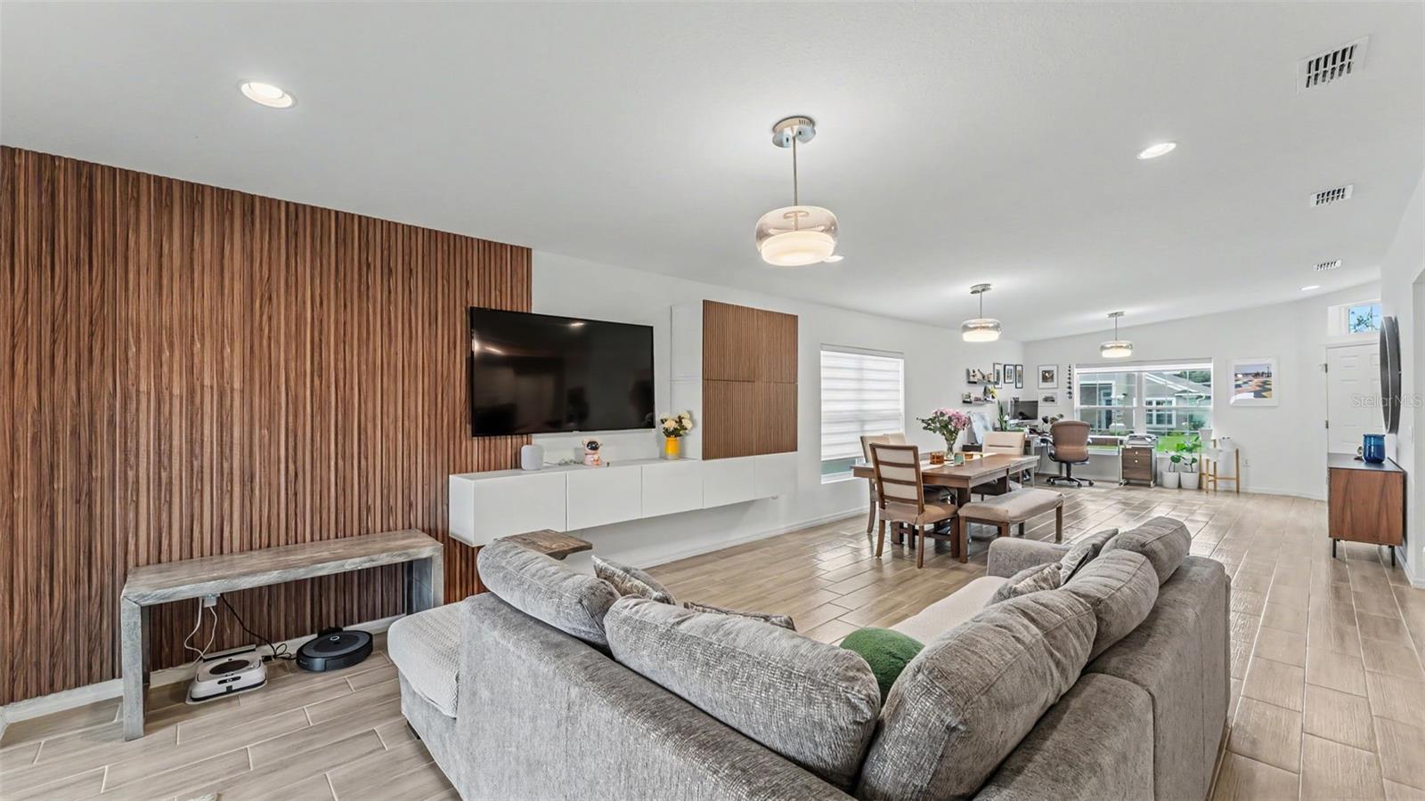HALLAM PRESERVE WEST J - Residential