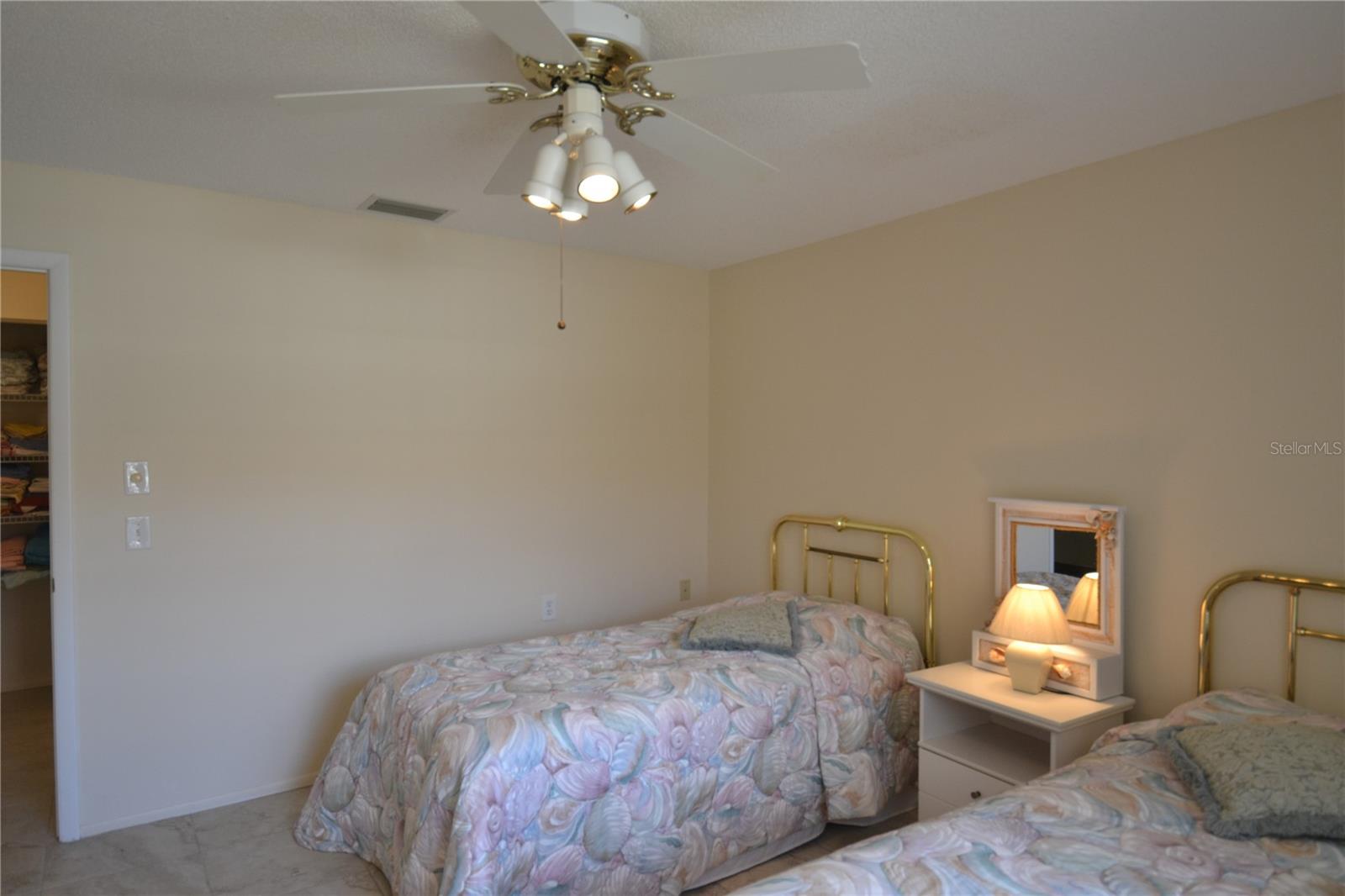 CAMBRIDGE COMMONS CONDO PH 02 - Residential Lease