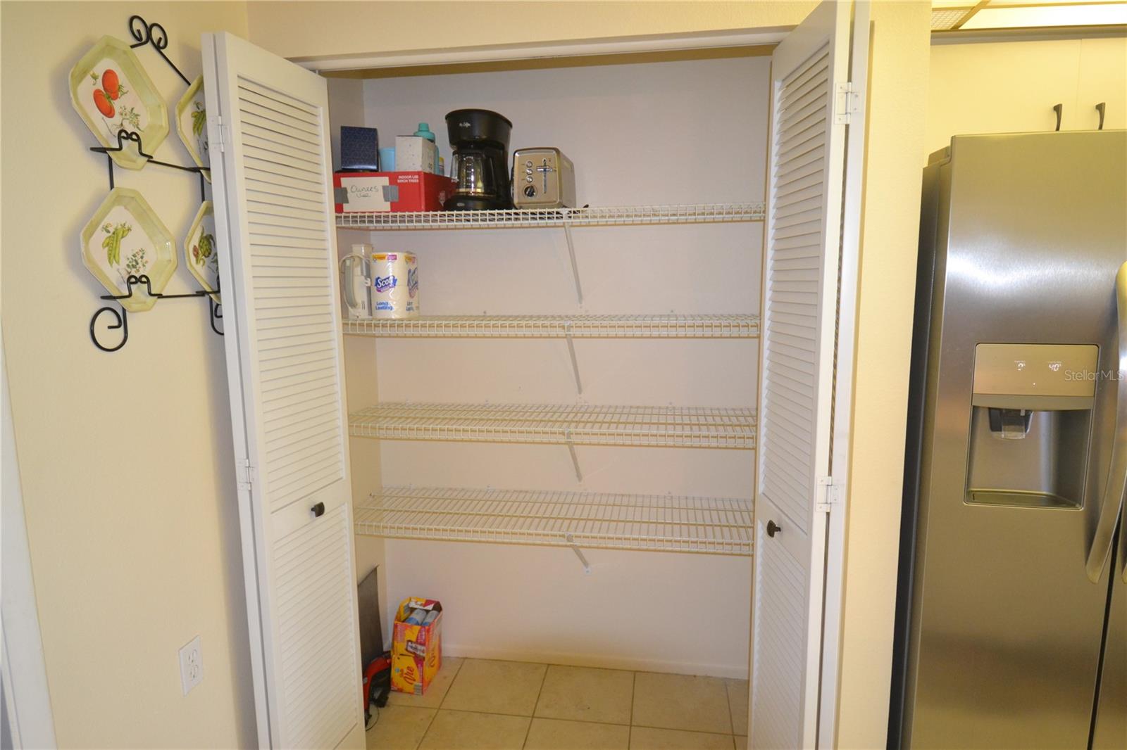 CAMBRIDGE COMMONS CONDO PH 02 - Residential Lease