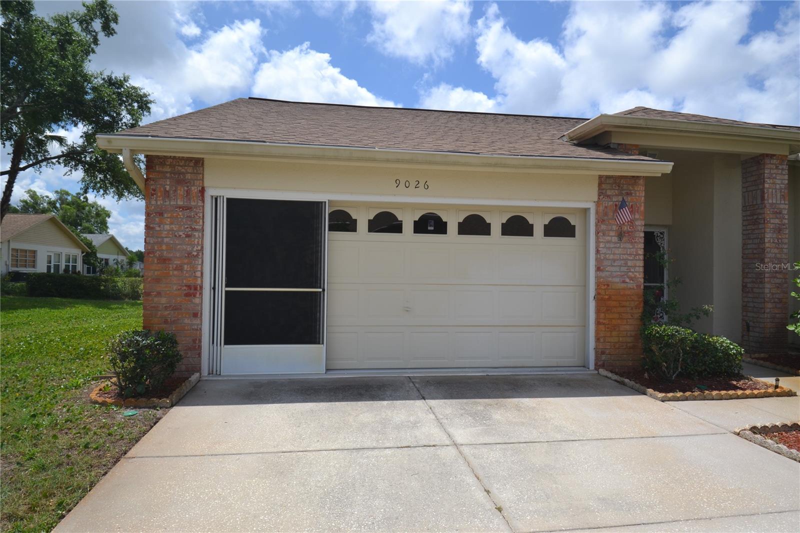 CAMBRIDGE COMMONS CONDO PH 02 - Residential Lease