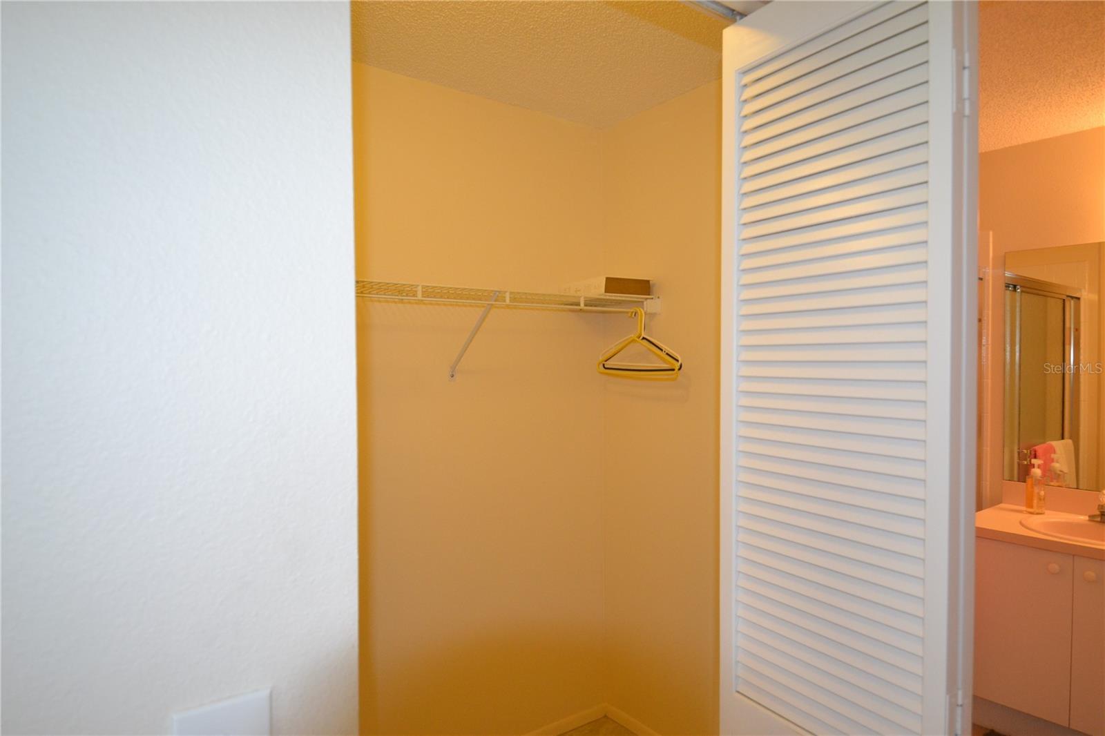 CAMBRIDGE COMMONS CONDO PH 02 - Residential Lease