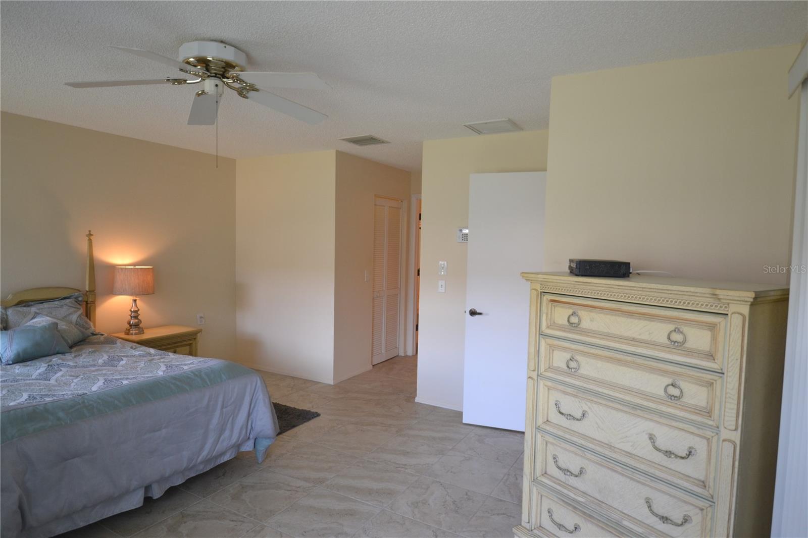 CAMBRIDGE COMMONS CONDO PH 02 - Residential Lease