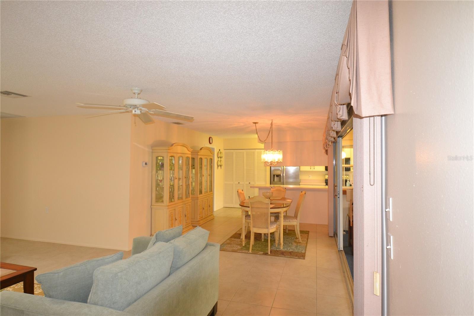 CAMBRIDGE COMMONS CONDO PH 02 - Residential Lease