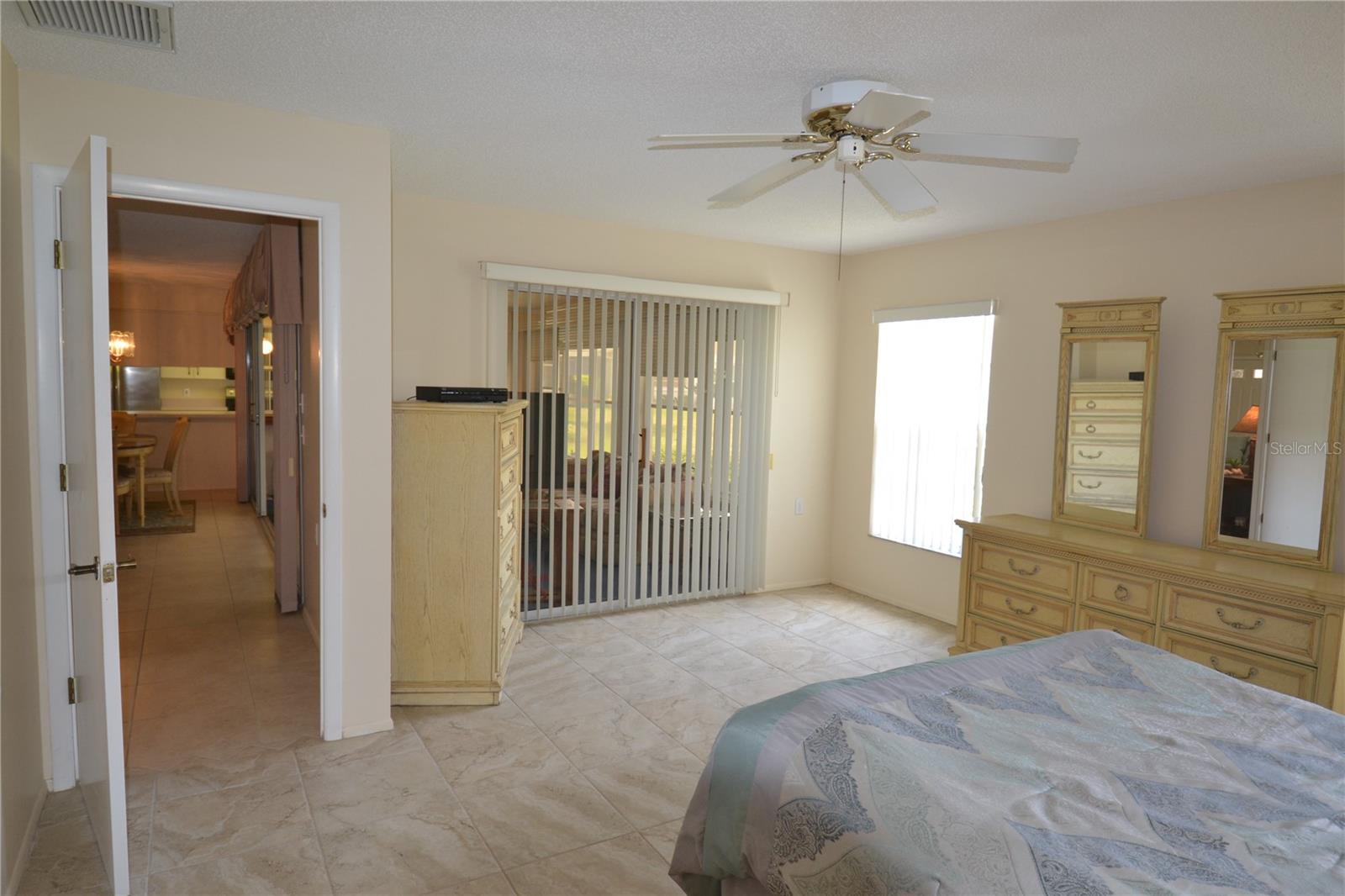 CAMBRIDGE COMMONS CONDO PH 02 - Residential Lease