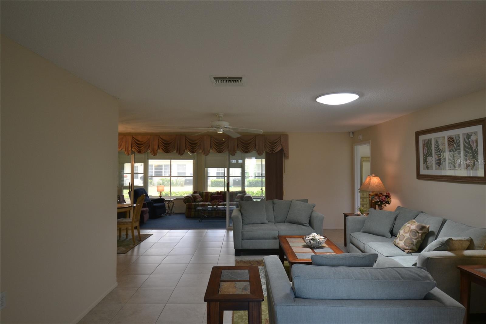 CAMBRIDGE COMMONS CONDO PH 02 - Residential Lease