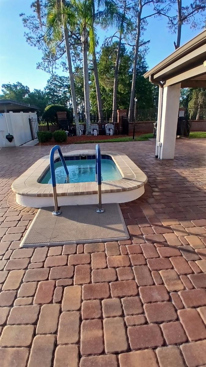 CAMBRIDGE COMMONS CONDO PH 02 - Residential Lease