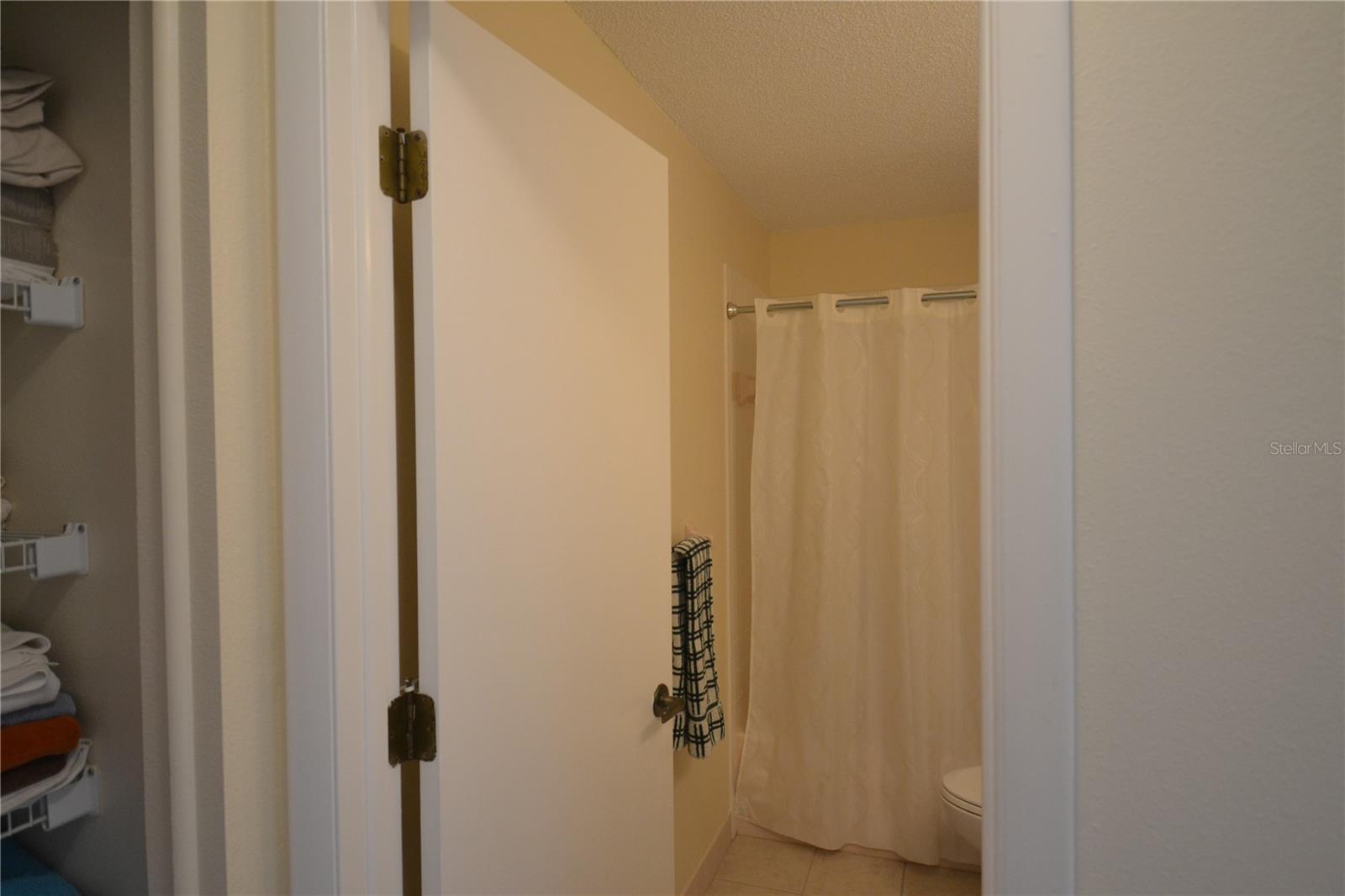 CAMBRIDGE COMMONS CONDO PH 02 - Residential Lease