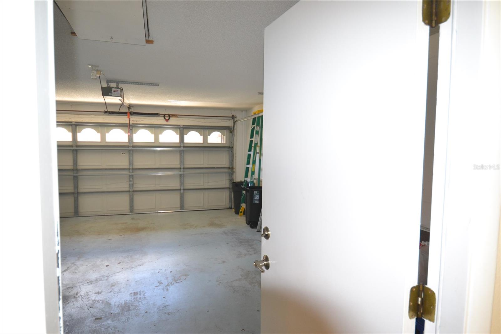 CAMBRIDGE COMMONS CONDO PH 02 - Residential Lease