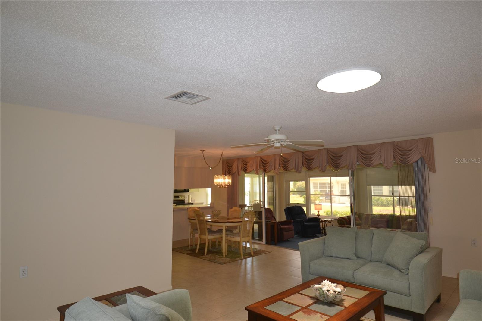 CAMBRIDGE COMMONS CONDO PH 02 - Residential Lease