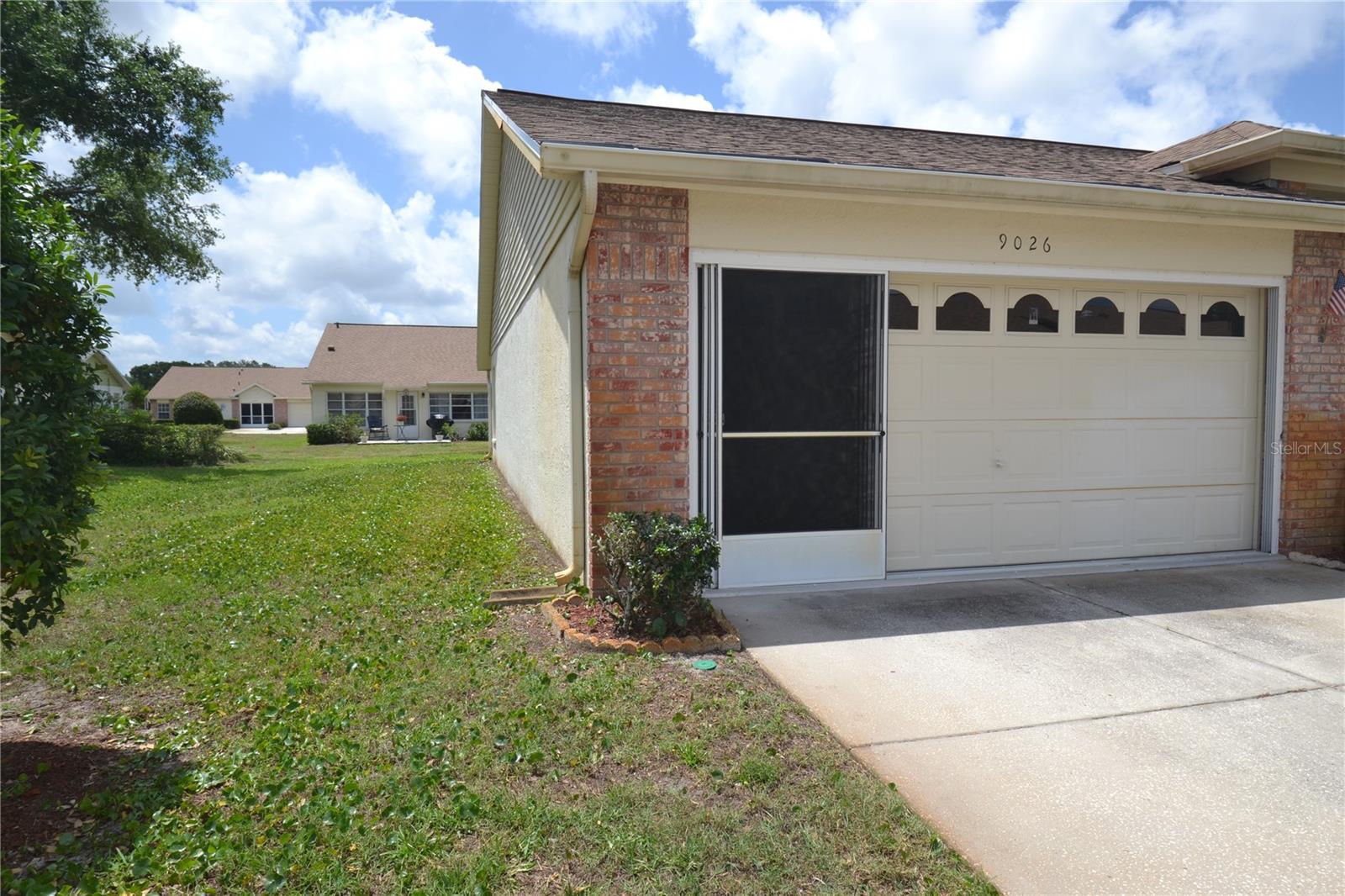 CAMBRIDGE COMMONS CONDO PH 02 - Residential Lease