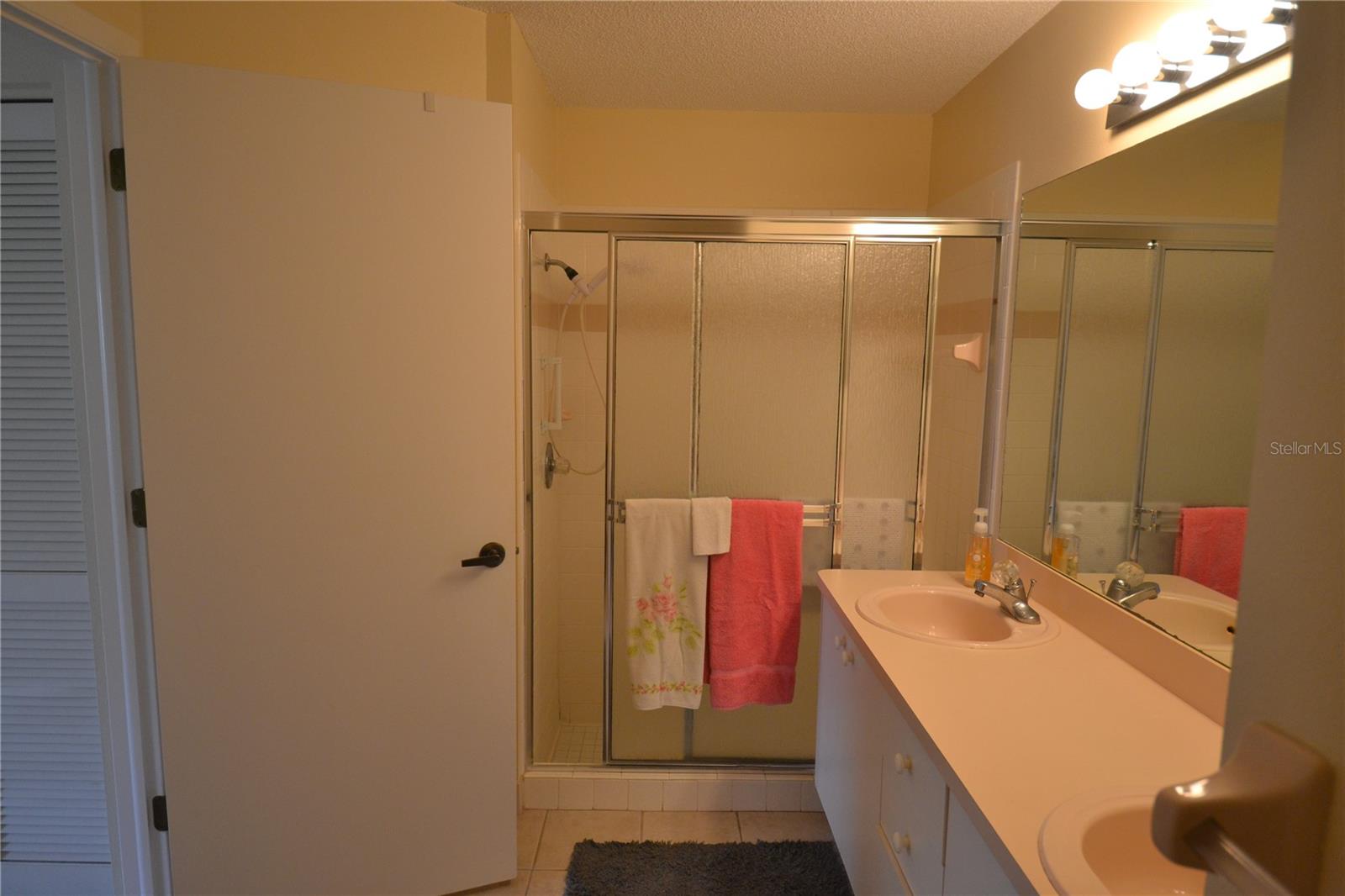 CAMBRIDGE COMMONS CONDO PH 02 - Residential Lease
