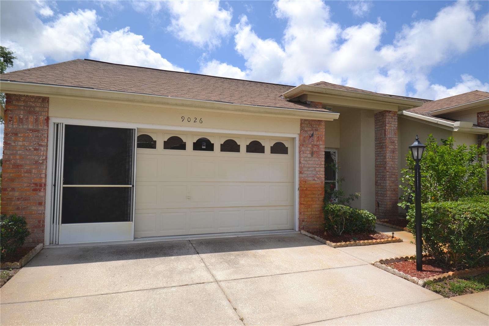 CAMBRIDGE COMMONS CONDO PH 02 - Residential Lease