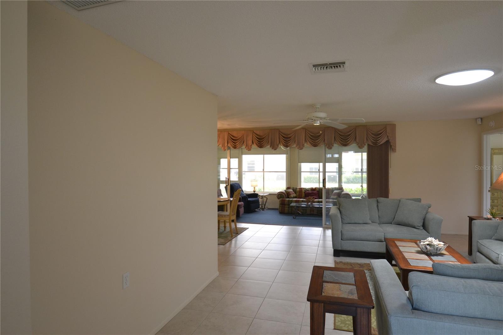CAMBRIDGE COMMONS CONDO PH 02 - Residential Lease