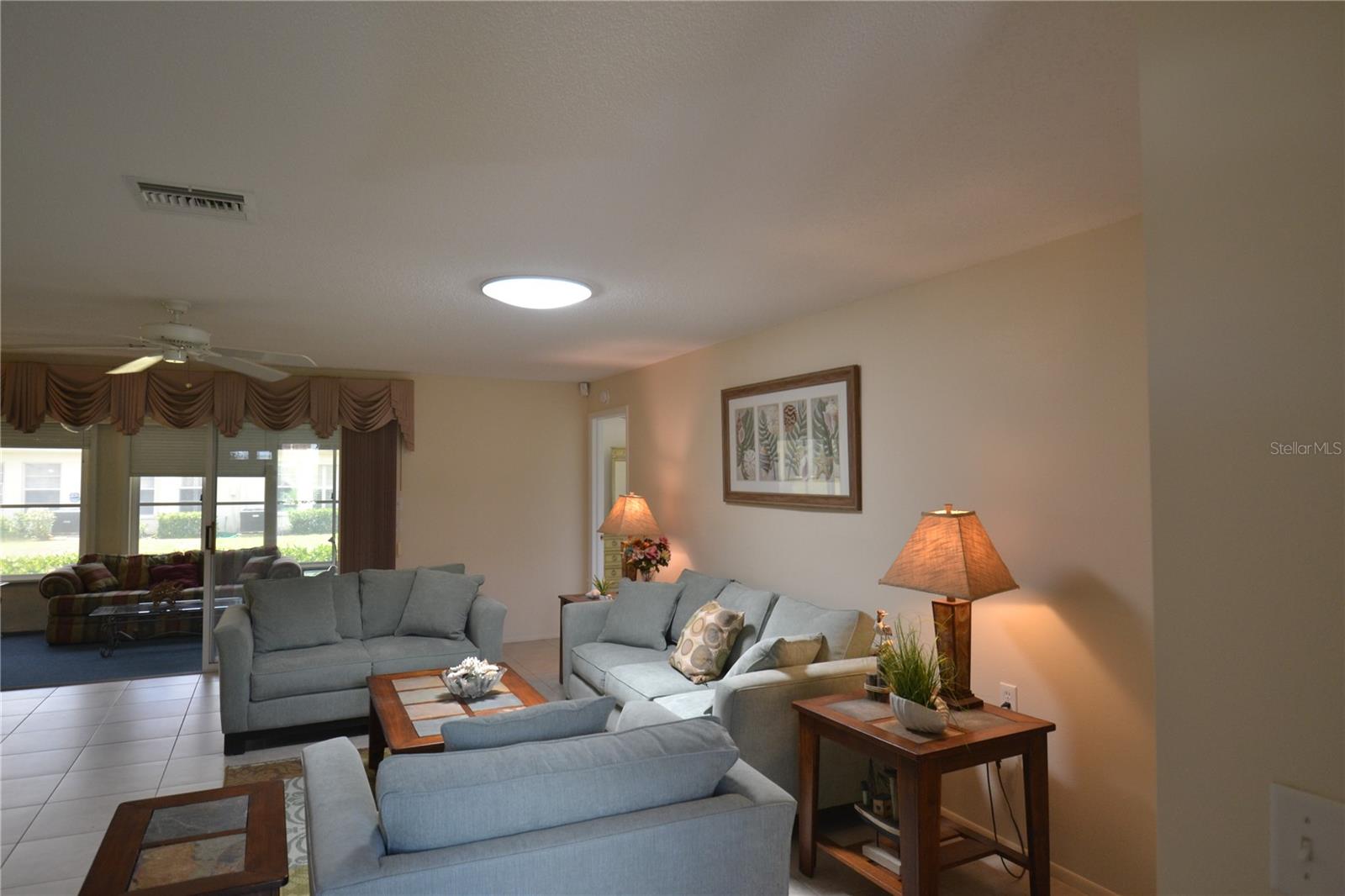 CAMBRIDGE COMMONS CONDO PH 02 - Residential Lease