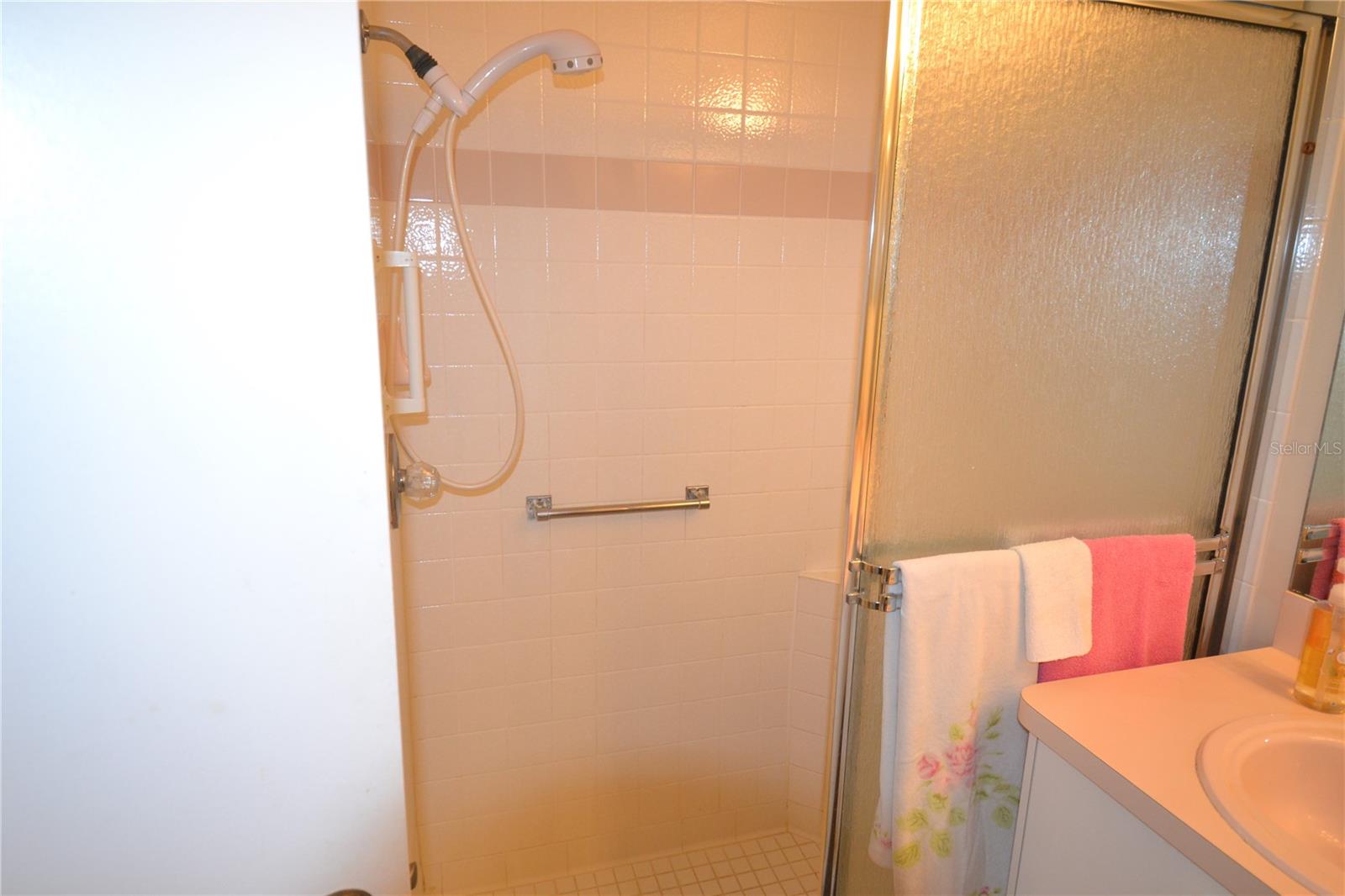 CAMBRIDGE COMMONS CONDO PH 02 - Residential Lease