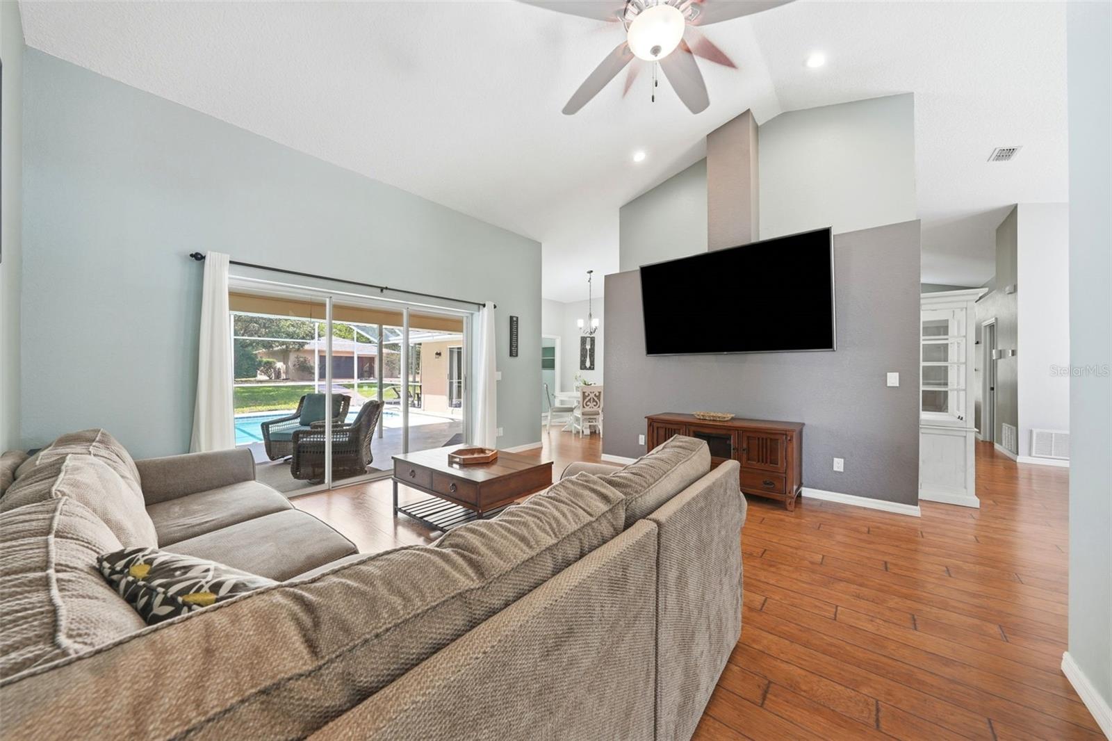 ROYAL HIGHLANDS - Residential