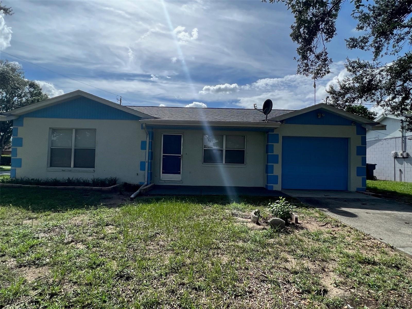 BACK ON THE MARKET! BUYER FINANCING FELL THROUGH!! PASSED INSPECTION, PASSED FHA APPRAISAL INSPECTION. THIS HOUSE IS READY TO GO! Location, Location, Location!!  Beautiful corner homesite, sits on 0.27 acre in southeast Lakeland.  2 bedrooms, 2 baths freshly painted, with new vinyl plank flooring is move in ready.  This one won't last long...call today to schedule a showing.