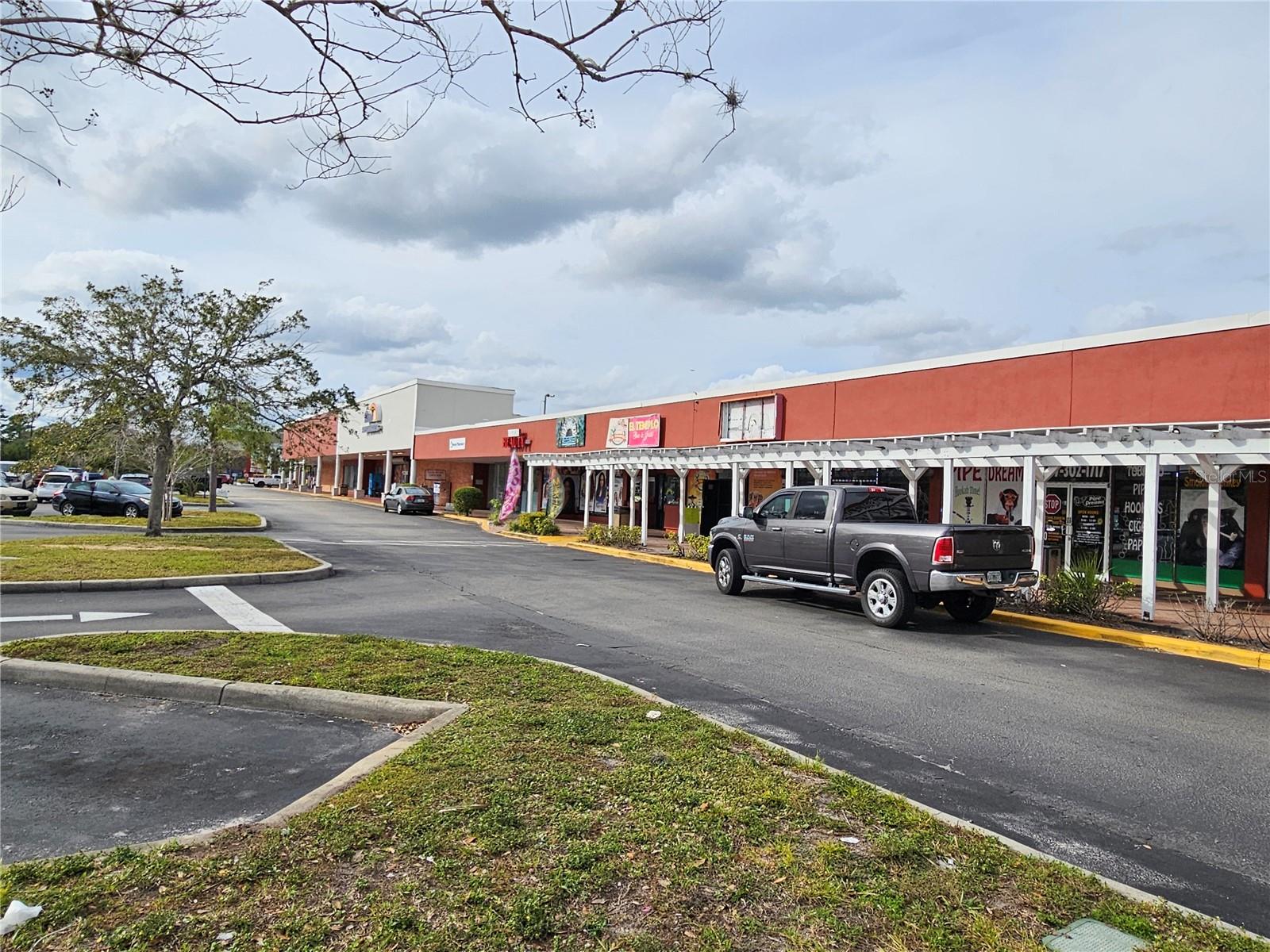 Price Changed Reduced!!! Fantastic Location!! Retail Store Front In Extremely Busy Strip Mall Shopping Center. Extremely low Condo Fees for a Unit in a Busy Shopping Center of only $150 a month!
Unlock an extraordinary business opportunity with this prime retail storefront nestled at the vibrant intersection of 17-92 and the 417 overpass in a bustling strip mall shopping center. Revel in unbeatable visibility and foot traffic, setting the stage for success. The interior is ready for a custom build-out to create a distinctive establishment tailored to your business needs. The owner may we willing to explore a lease option. Embrace the benefits of a thriving community, diverse neighboring businesses, and excellent accessibility. Act now to secure this fantastic investment – schedule a viewing today and bring your vision to life in this strategically positioned space! Extra Large Parking Area with Green Space directly in front of the Unit. Also parking area at the rear entrance to the Unit.