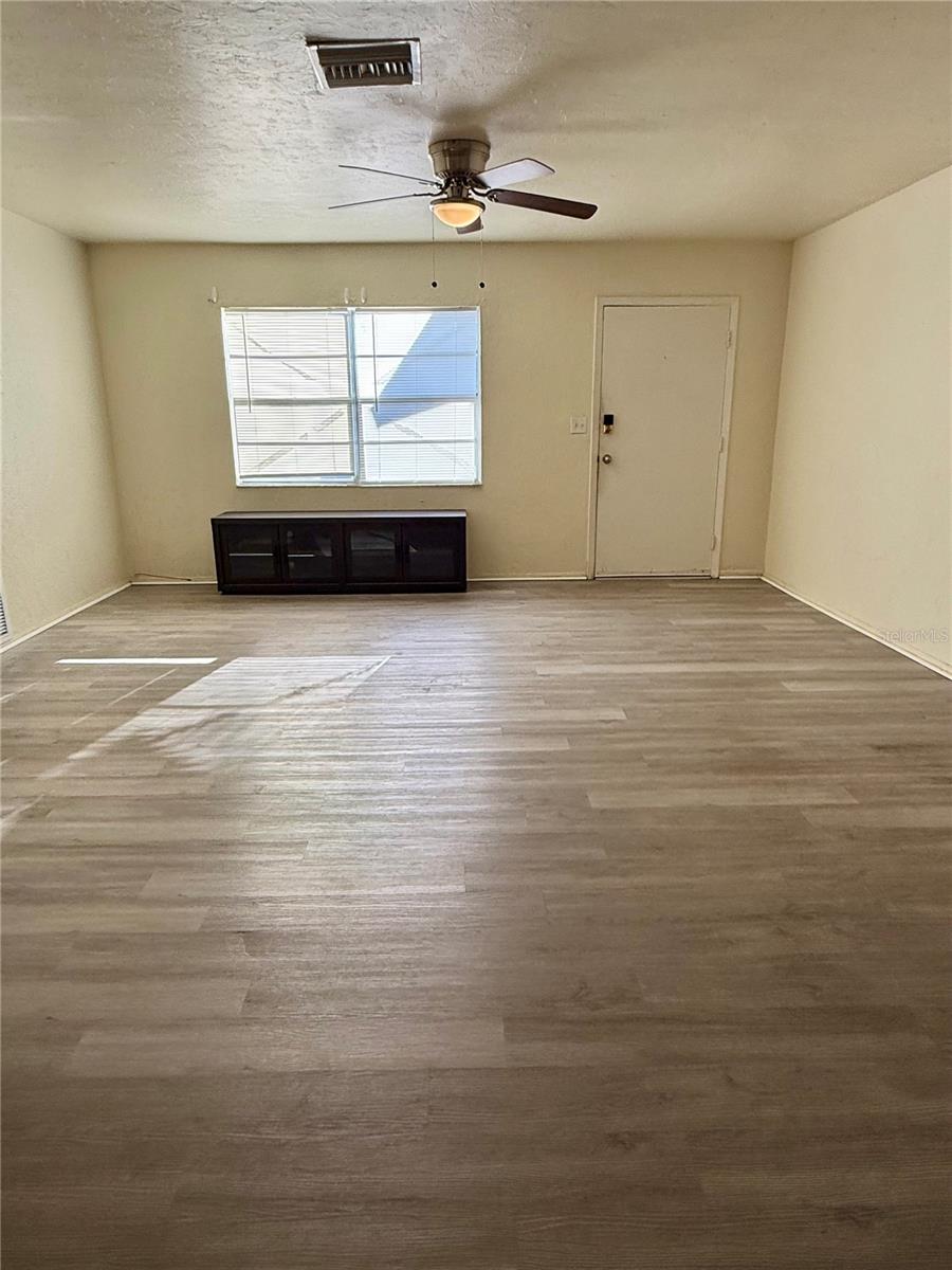 FOUR PINES - Residential Income