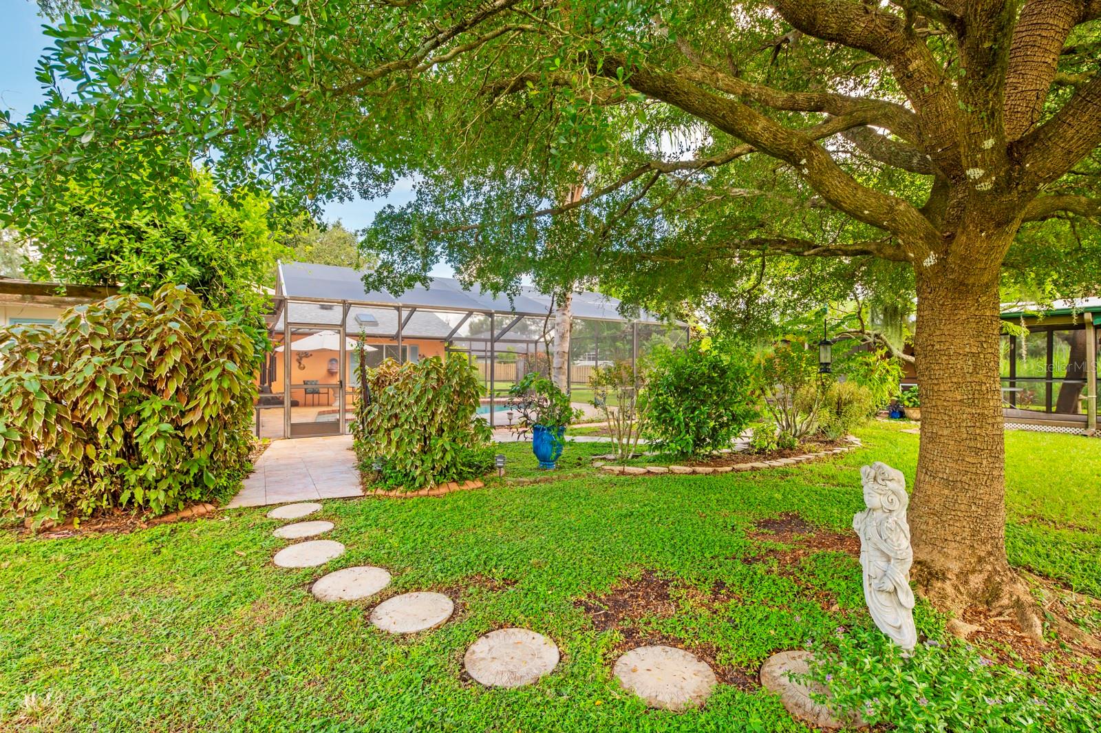 SARASOTA GOLF CLUB COLONY 1 - Residential