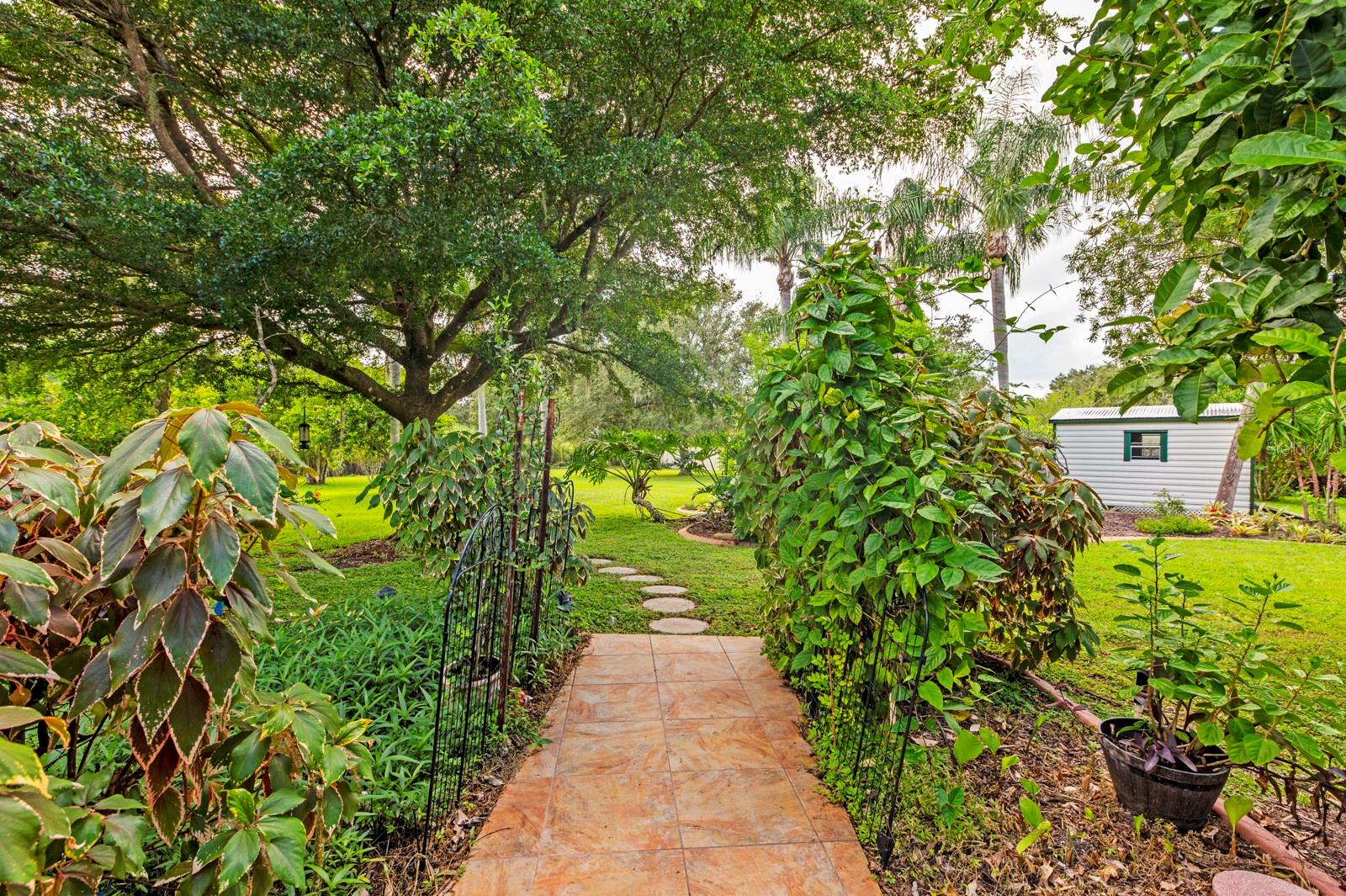 SARASOTA GOLF CLUB COLONY 1 - Residential