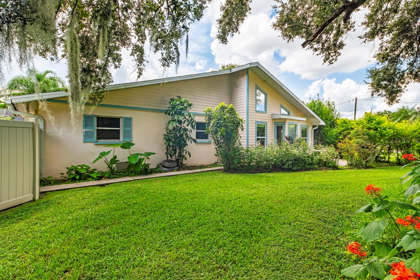 SARASOTA GOLF CLUB COLONY 1 - Residential