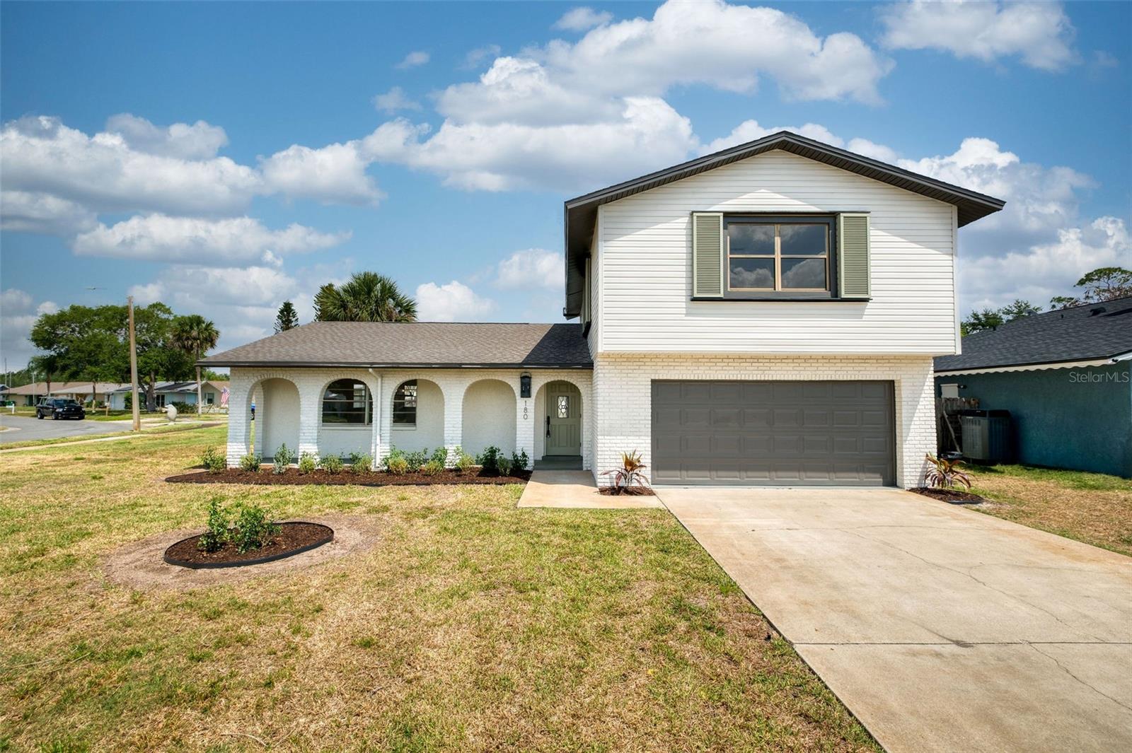 WATERWAY MANOR UNIT 01 - Residential