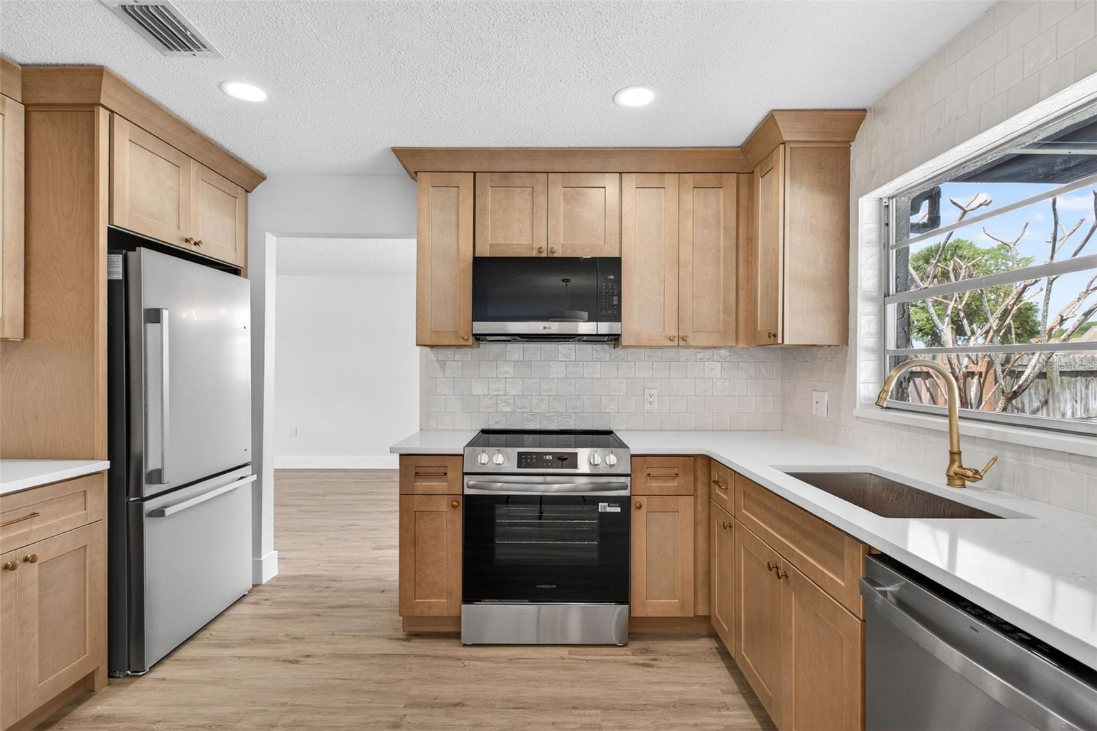 WATERWAY MANOR UNIT 01 - Residential
