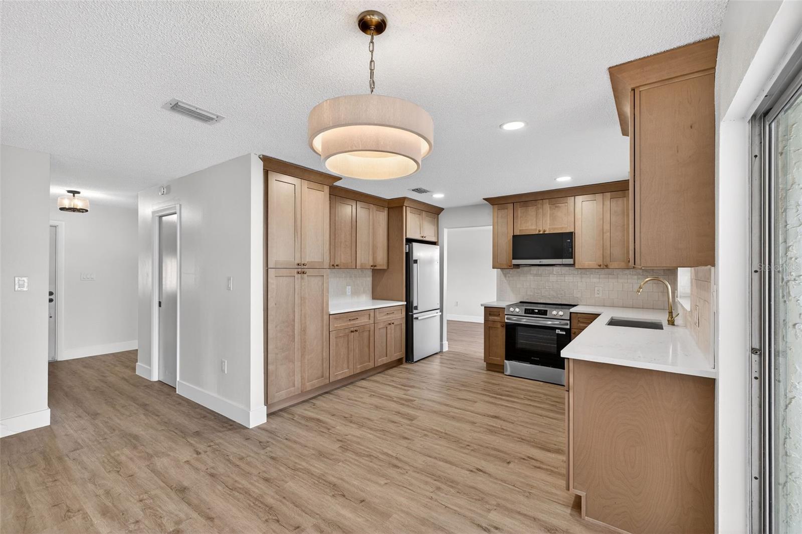 WATERWAY MANOR UNIT 01 - Residential