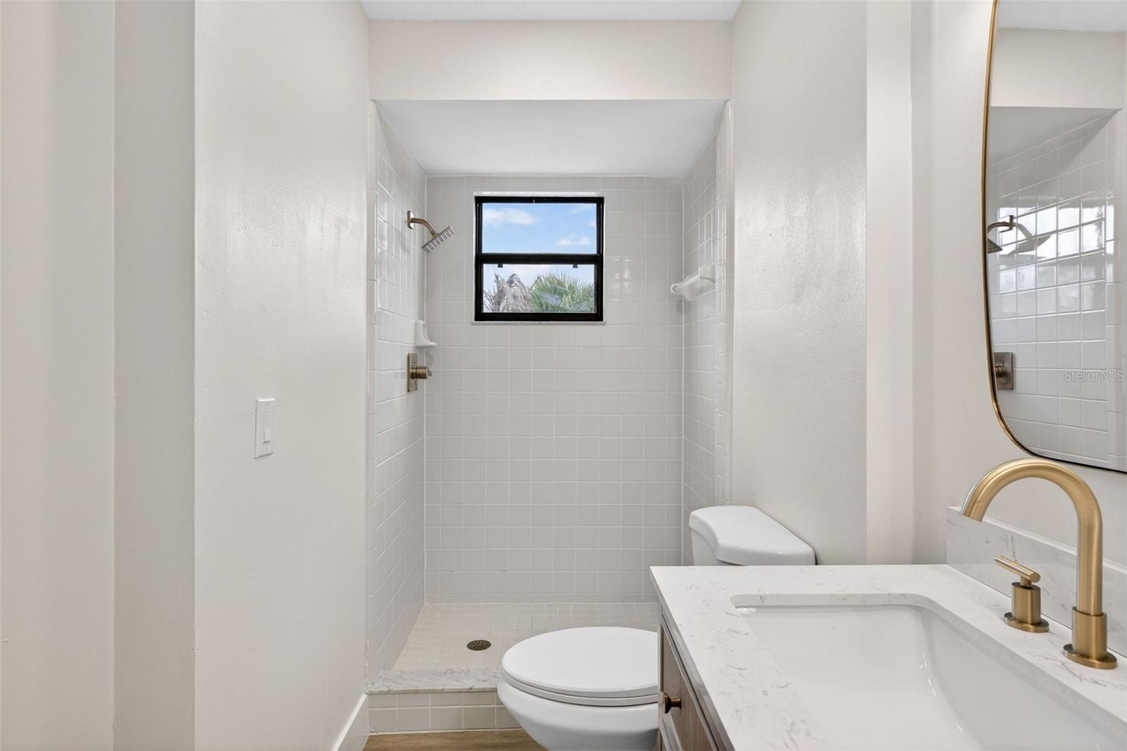 WATERWAY MANOR UNIT 01 - Residential