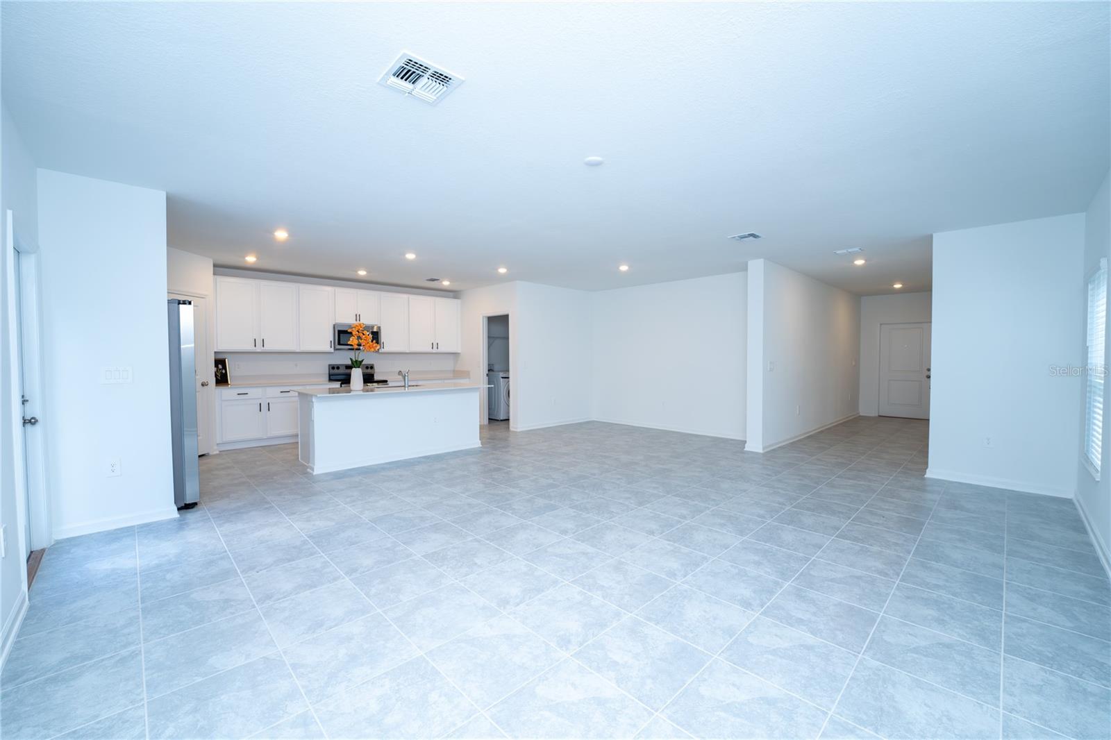 LEOMAS LNDG PH I - Residential Lease