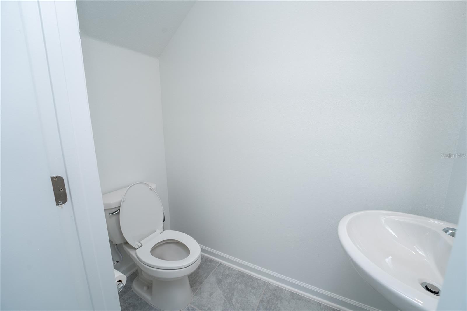 LEOMAS LNDG PH I - Residential Lease