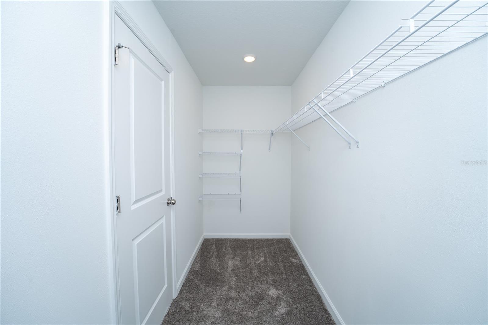LEOMAS LNDG PH I - Residential Lease