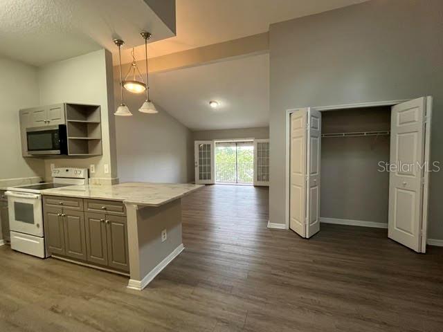 COVE AT LAKE PEARL - Residential