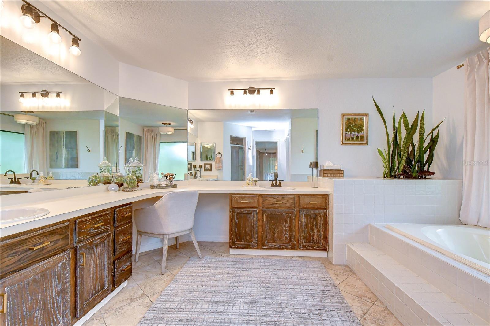 BELLE MEADE - Residential