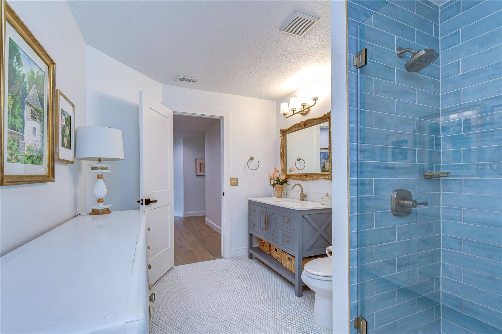 BELLE MEADE - Residential