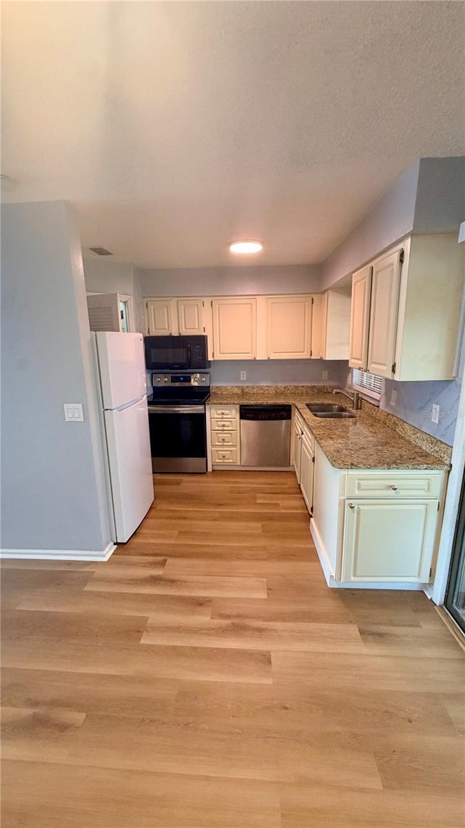 LAKE BENTLEY SHORES CONDO PH 01 - Residential Lease