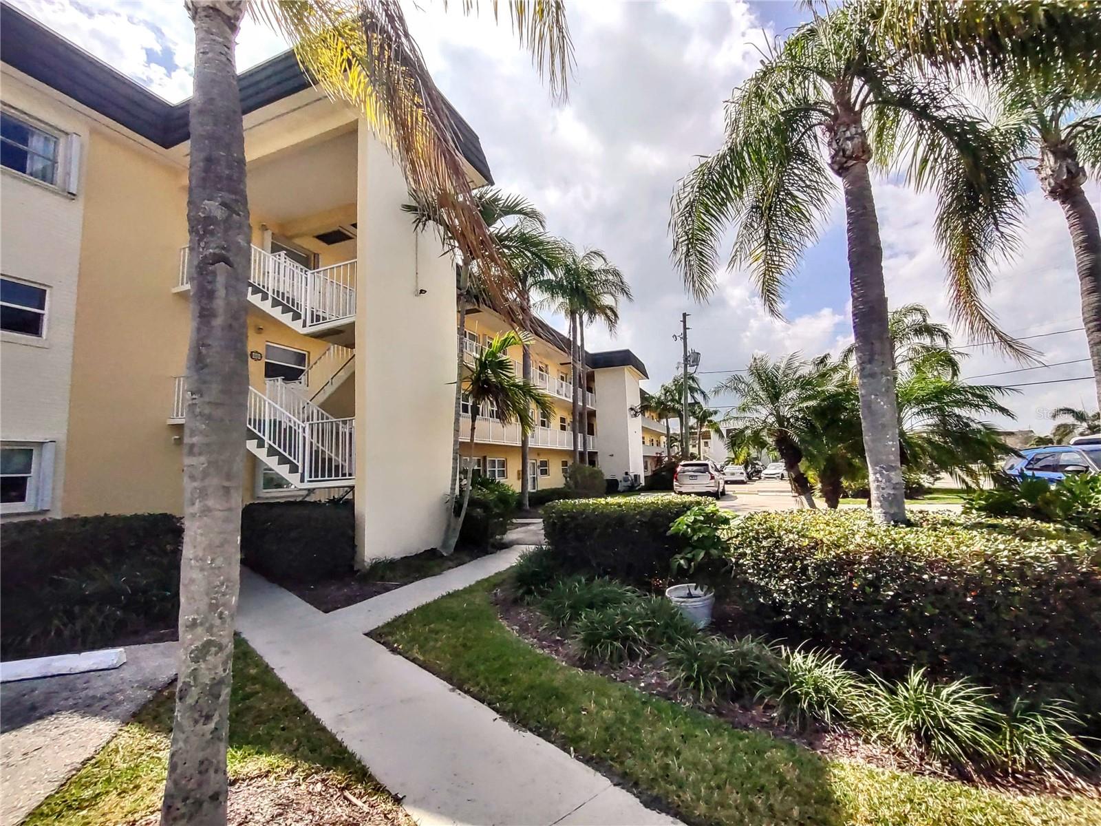 COLONNADES CONDO 11 - Residential