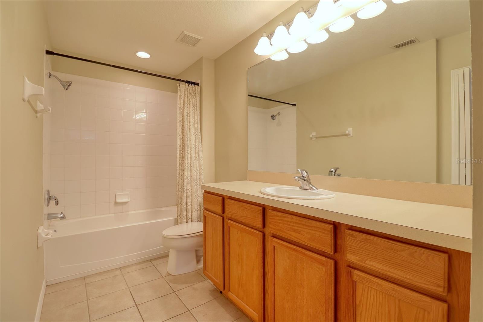 PALMBROOKE TOWNHOMES - Residential Lease