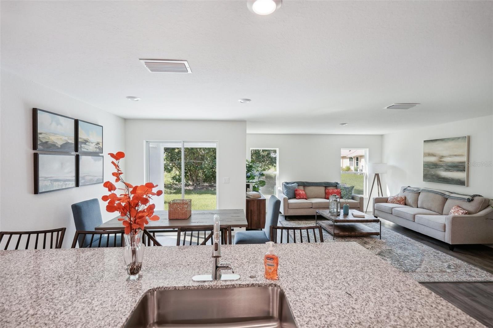 GRAND OAKS ON LAKE DAMON - Residential