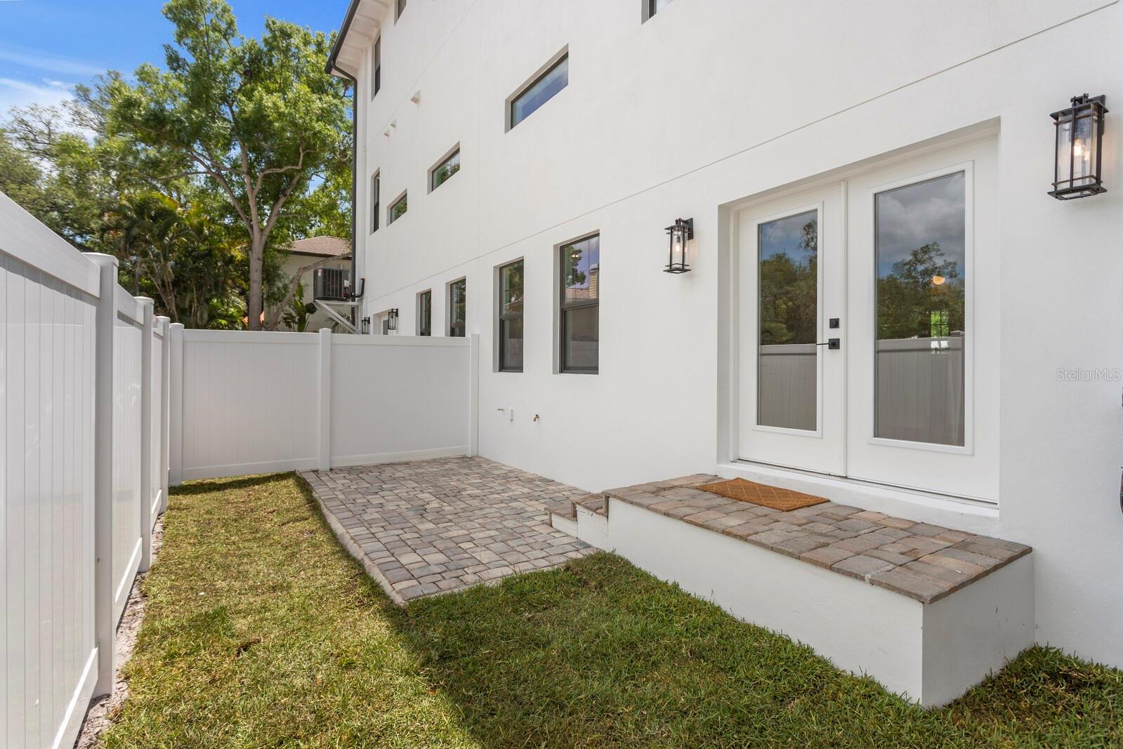 BAYSHORE RESIDENCES AND TOWNHOMES - Residential