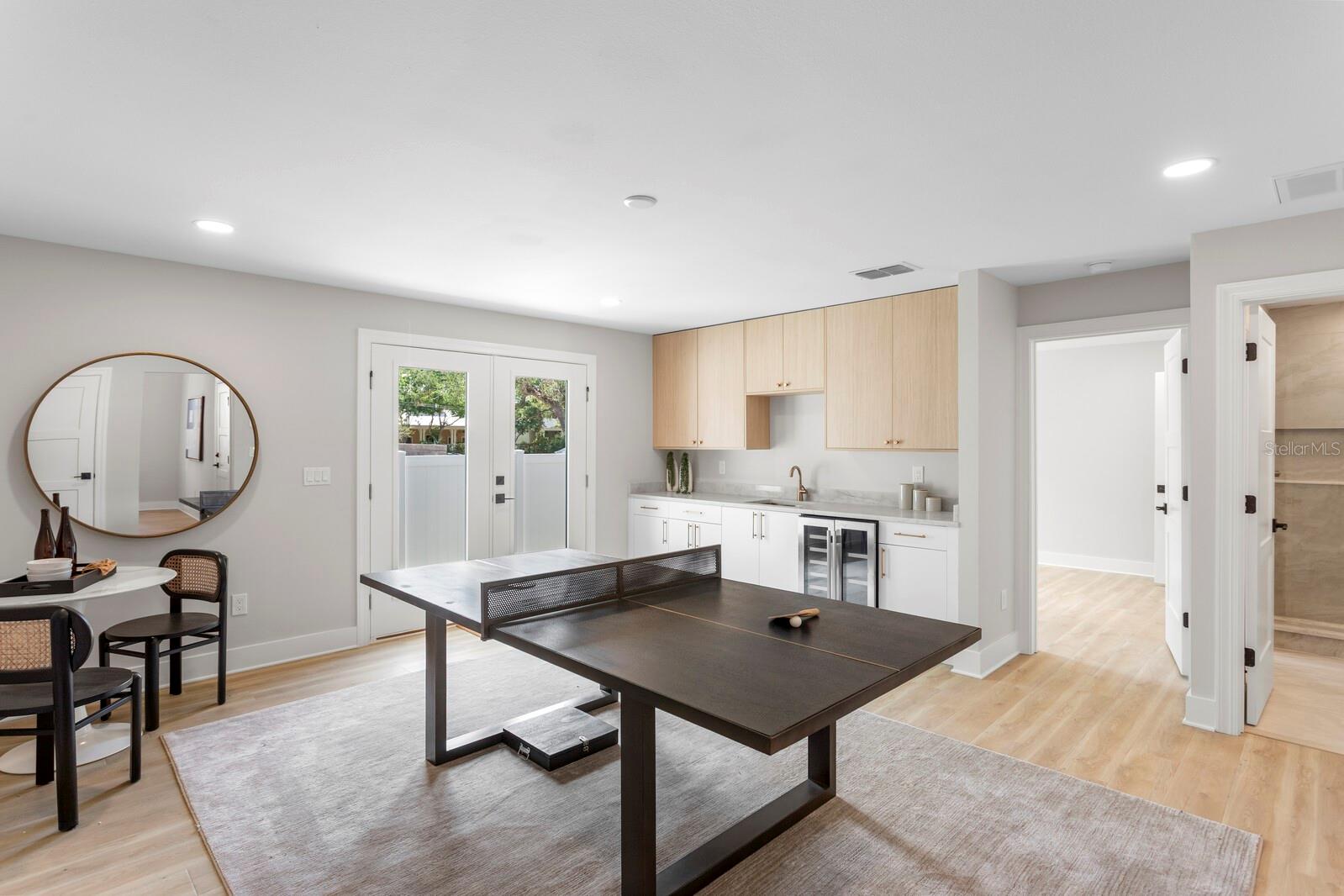 BAYSHORE RESIDENCES AND TOWNHOMES - Residential