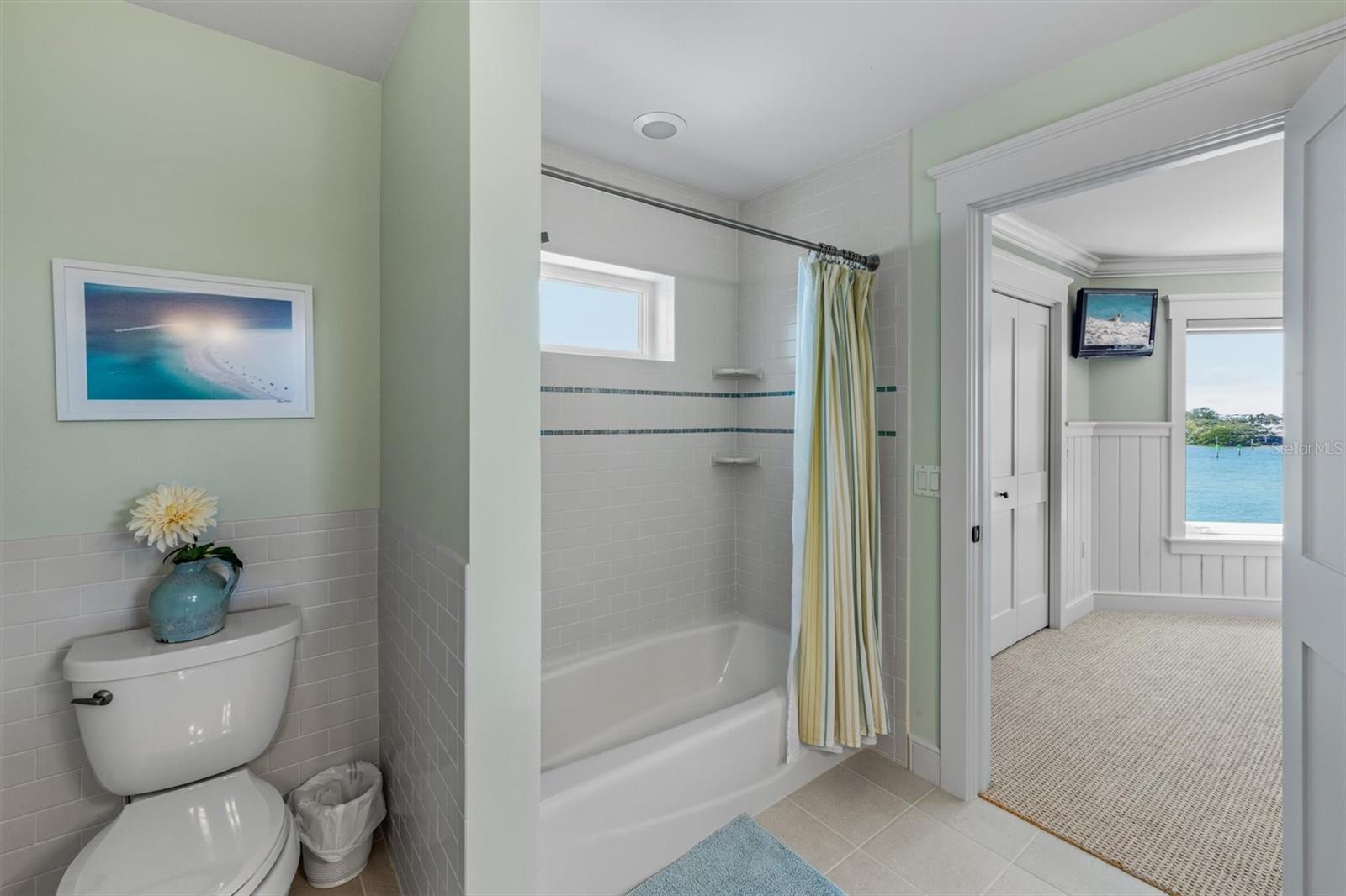 NORTH POINT HARBOUR UNIT THREE - Residential