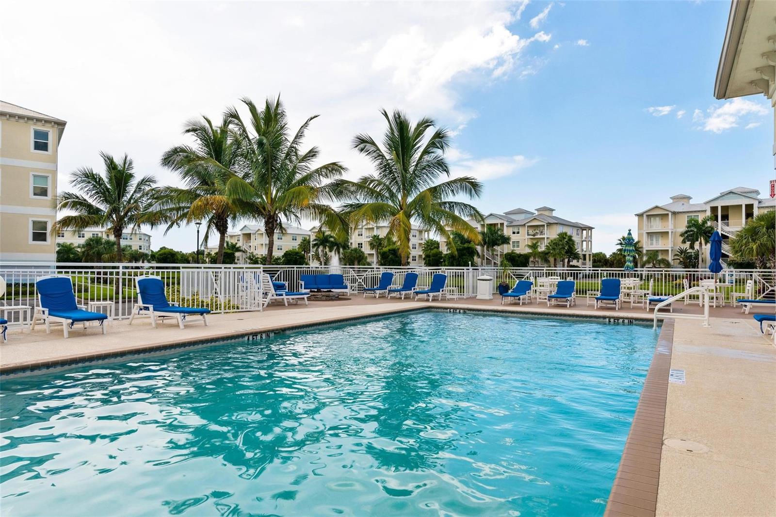 PALMA SOLA BAY CLUB - Residential