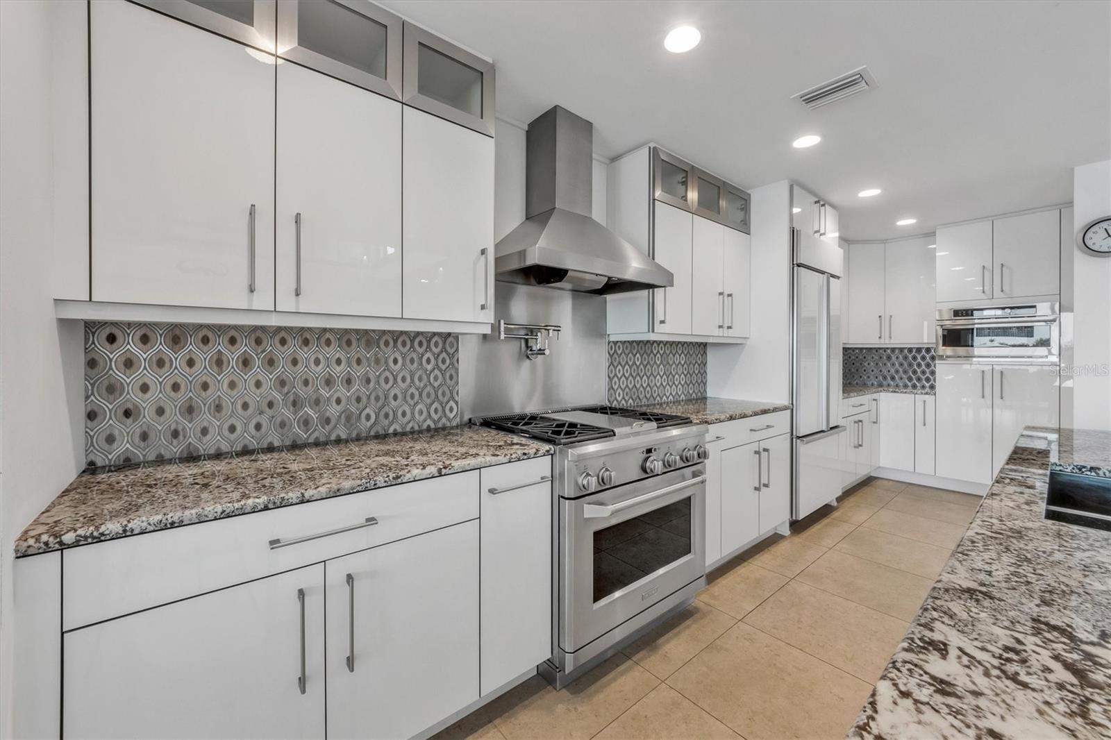 NORTH POINT HARBOUR UNIT THREE - Residential