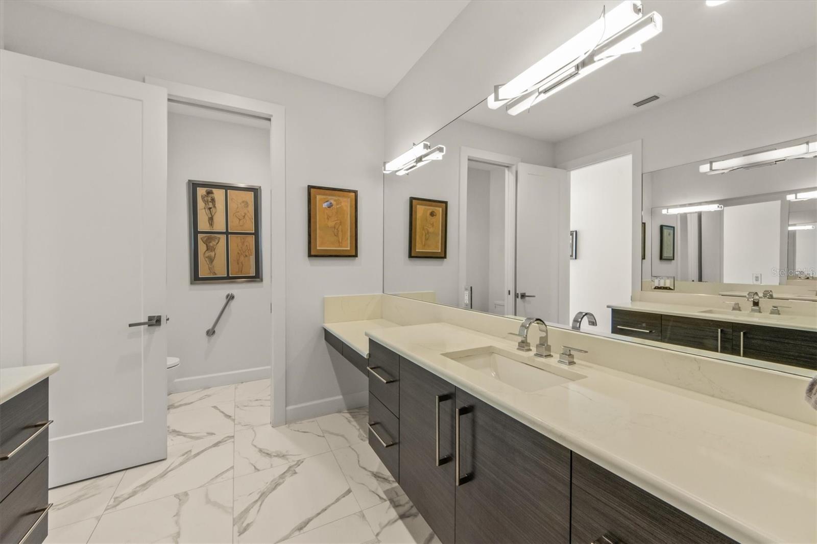 NORTH POINT HARBOUR UNIT THREE - Residential