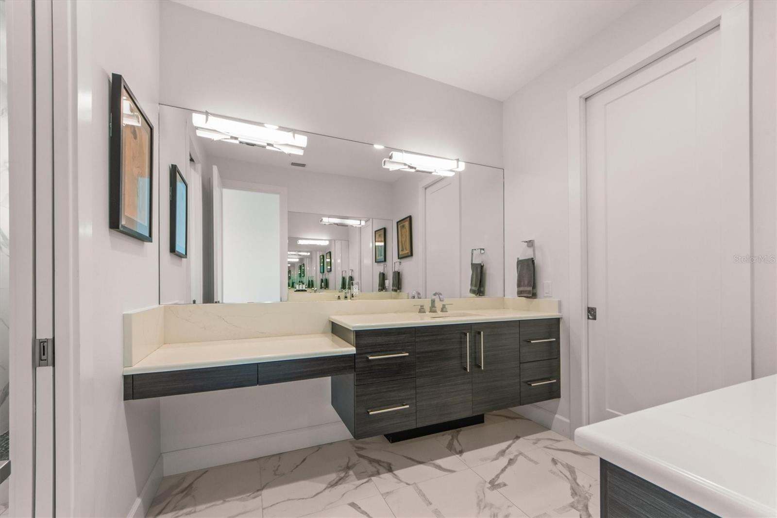 NORTH POINT HARBOUR UNIT THREE - Residential