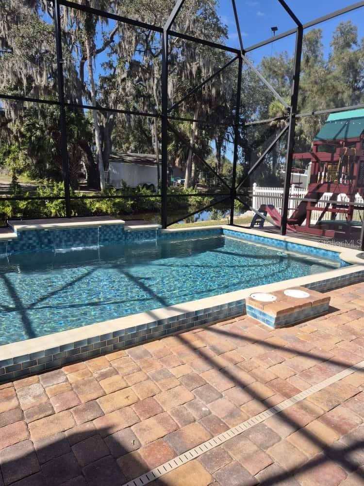 TROPIC SHORES - Residential